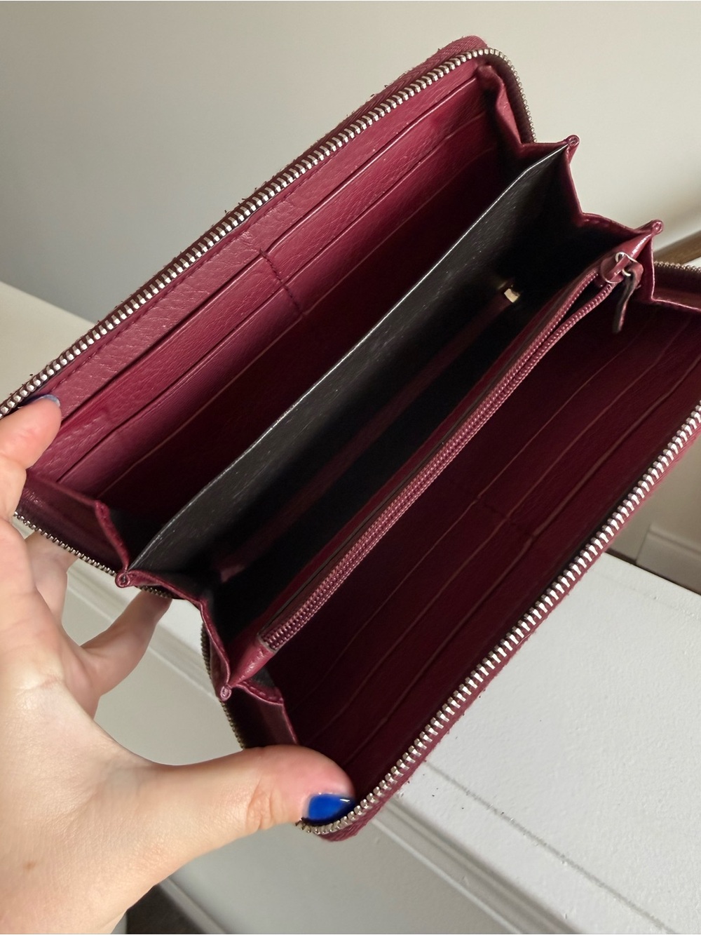 Gucci Deep Wine Res Leather Zip Around Wallet with Embossed GG - Picture 2 of 8